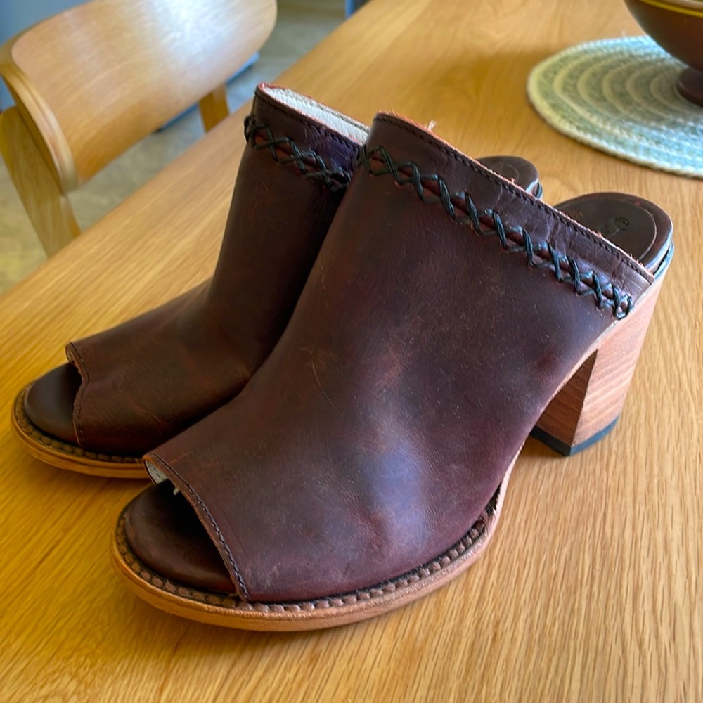 Free Bird women’s Wedge Mules
